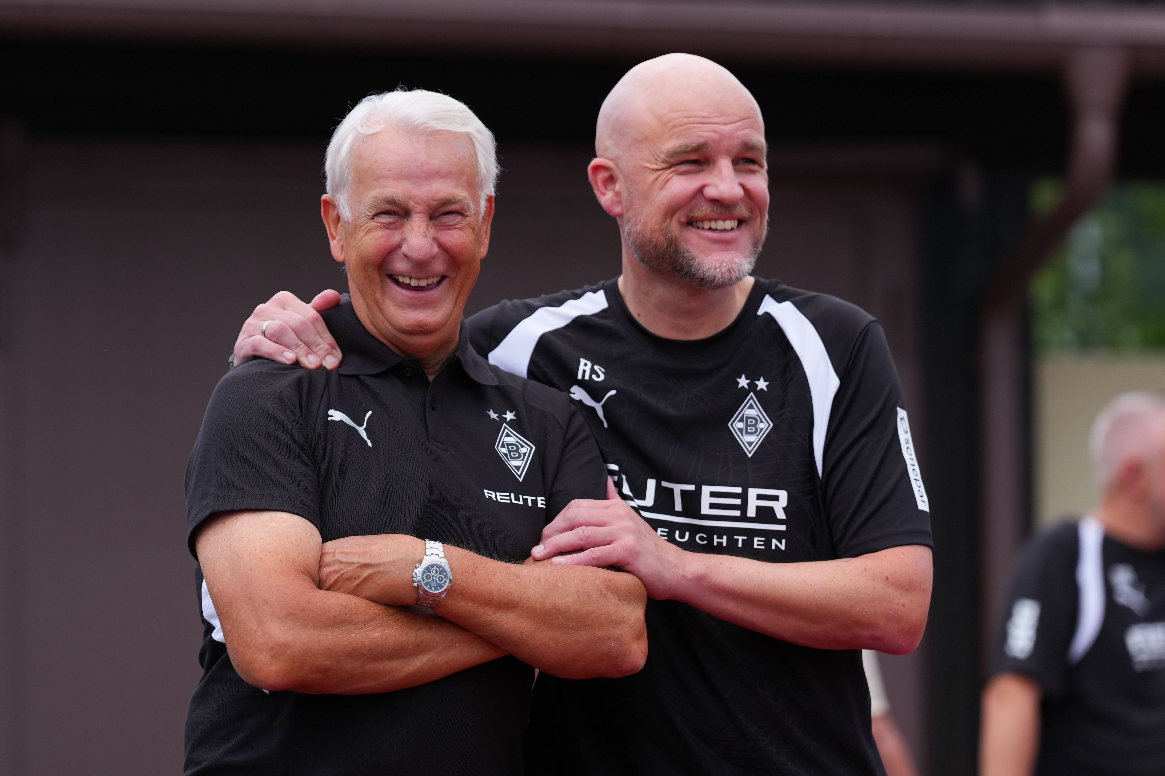 Rainer Bonhof und Rouven Schröder lachend