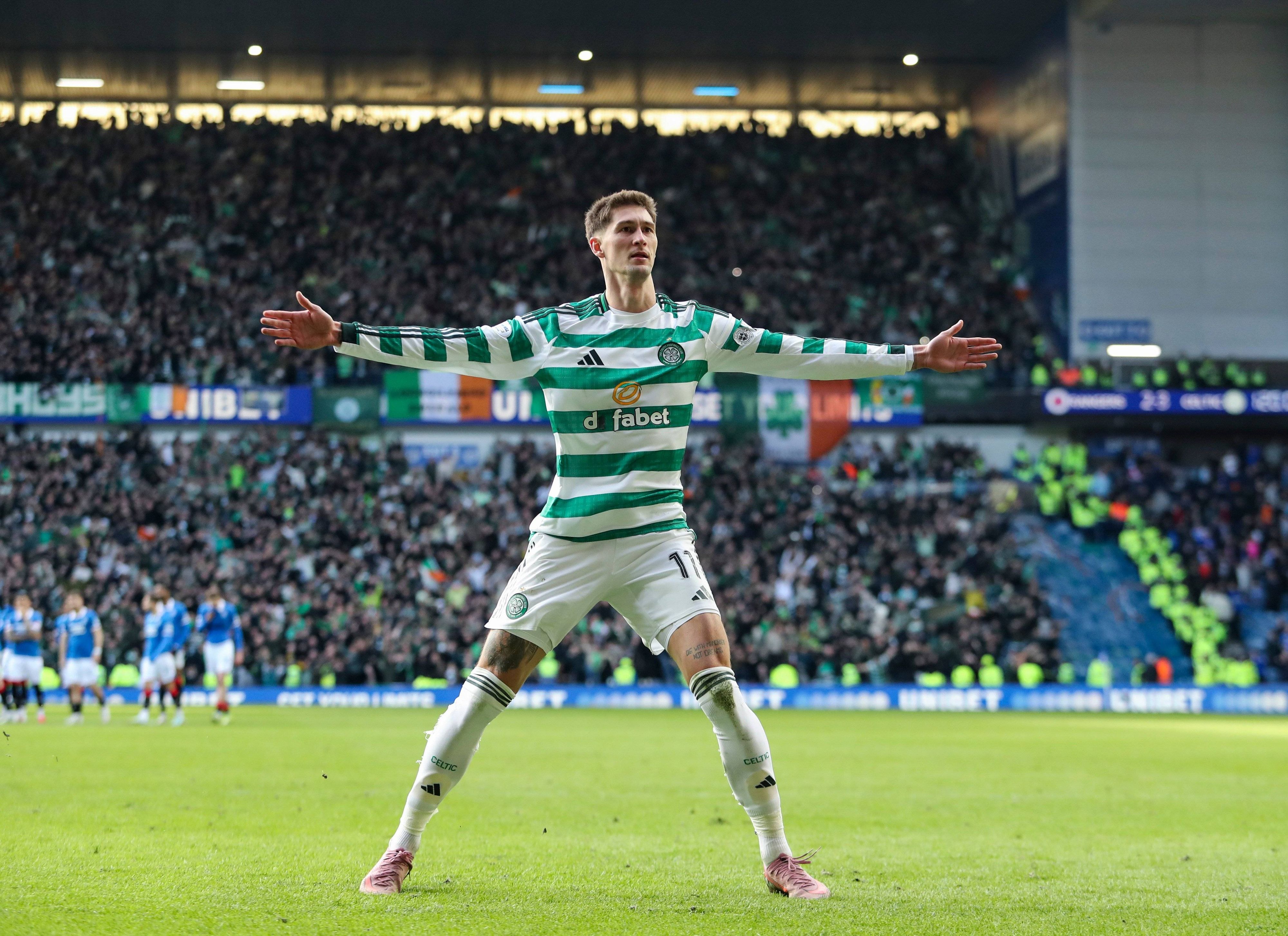 Tomas Cvancara jubelt im Trikot von Celtic Glasgow.