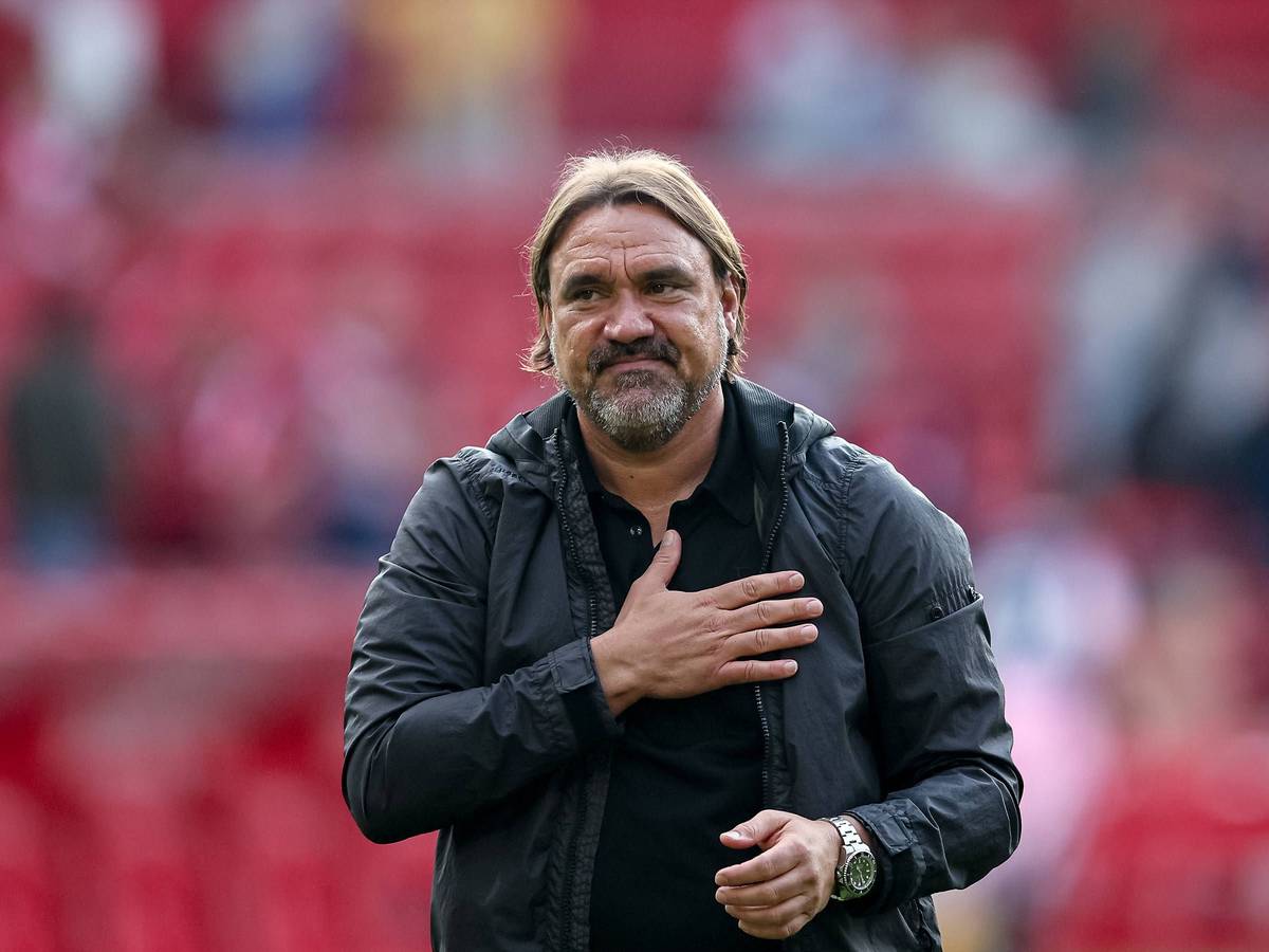 Daniel Farke bedankt sich bei den Fans.