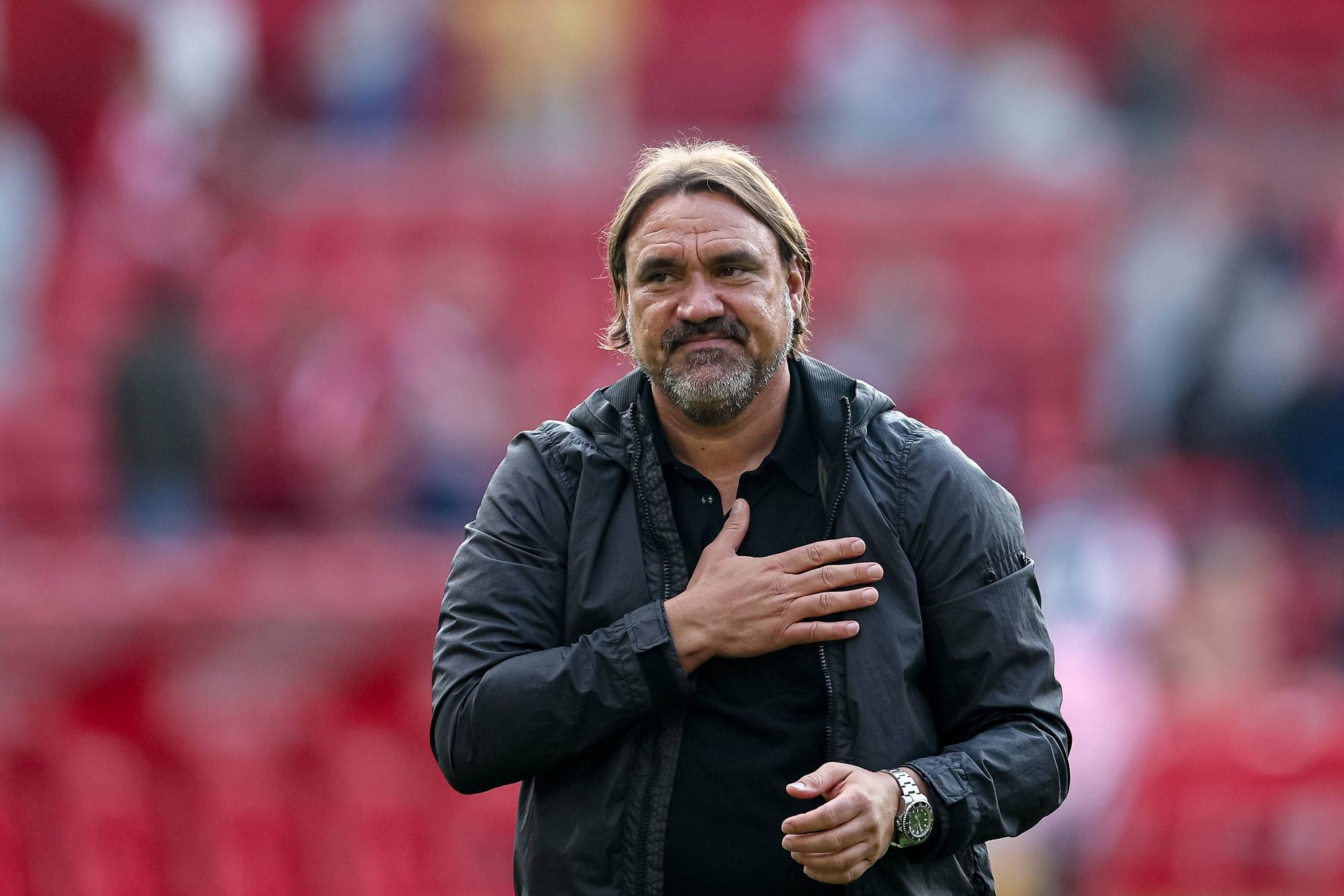 Daniel Farke bedankt sich bei den Fans.