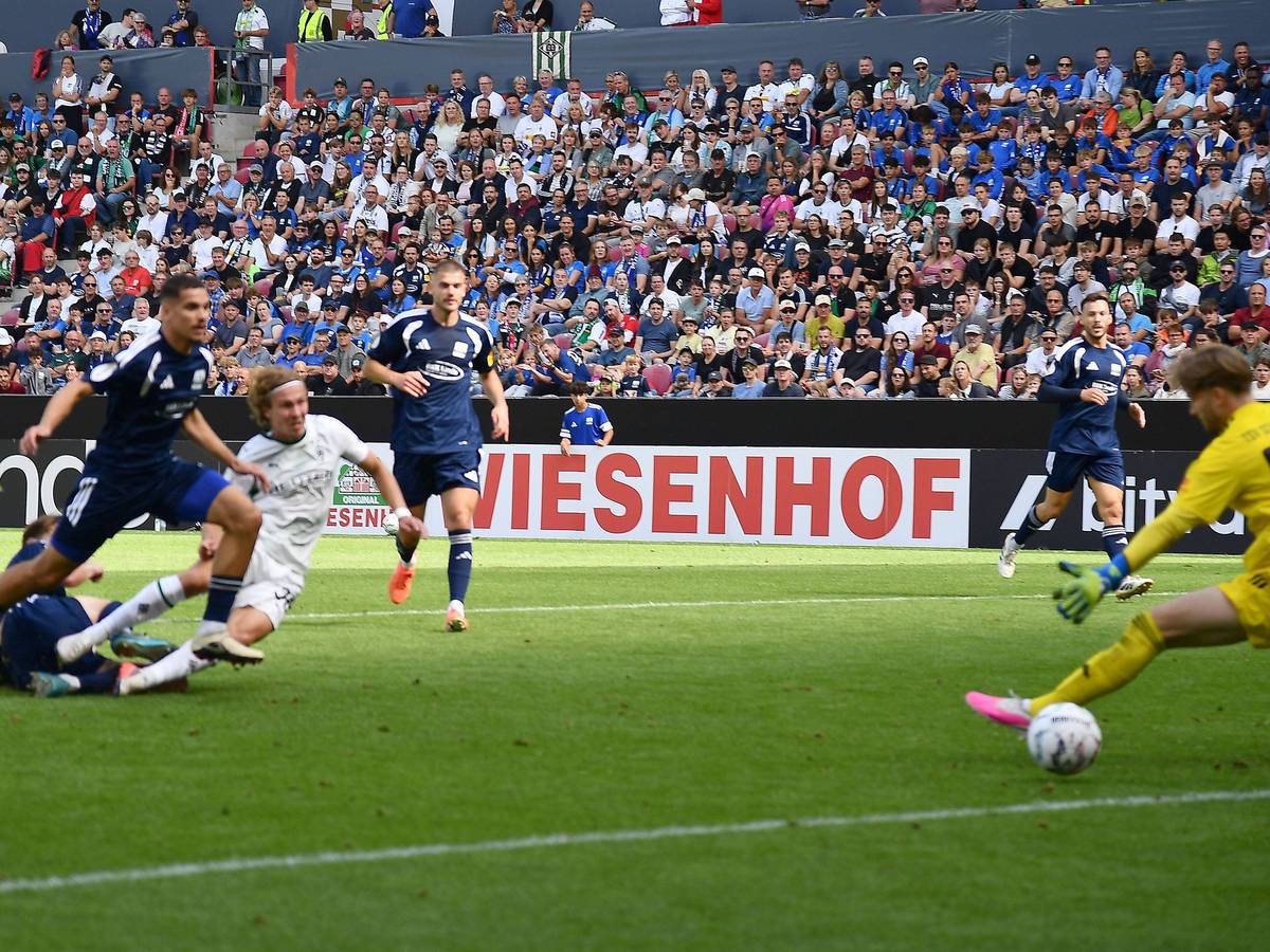 Hugo Bolin erzielt ein Tor.