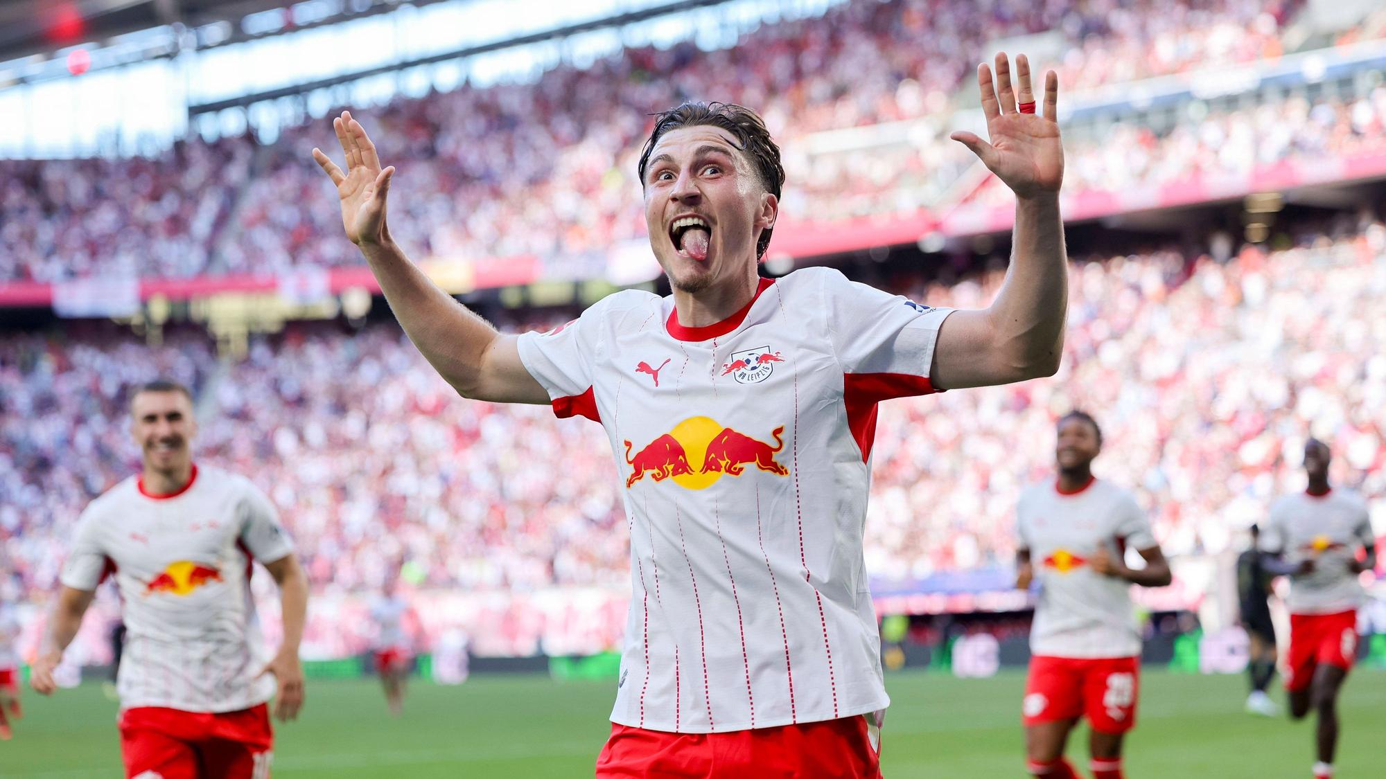 Torjubel mit Zunge bei Rocco Reitz gegen Gladbach.