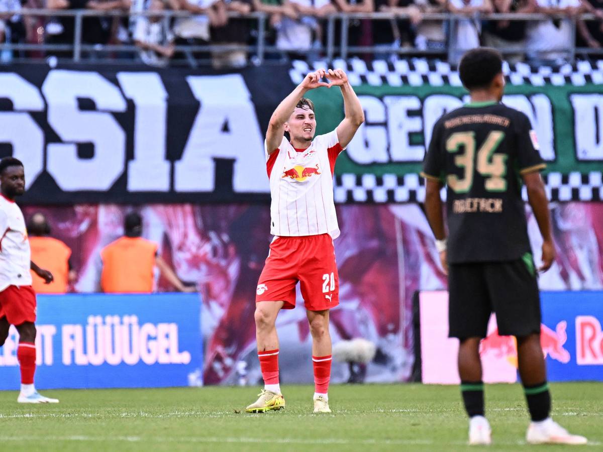 Rocco Reitz, weiterer Spieler und Fans