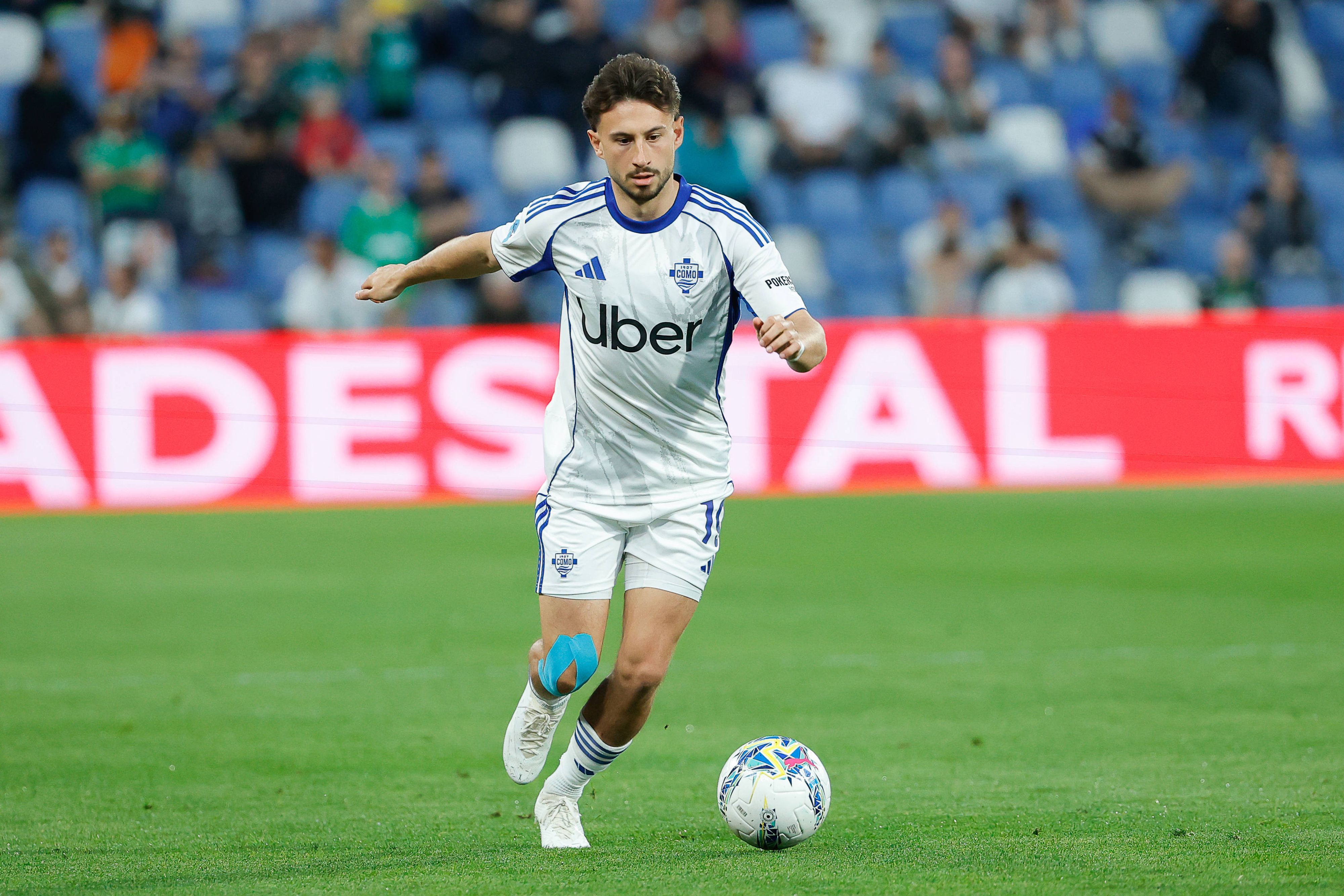 17th April 2026 Mapei Stadium, Reggio Emilia, Italy, Serie A Football, Sassuolo versus Como Nicolas Kuhn of Como 1907 runs with the ball EmanuelexPennacchio