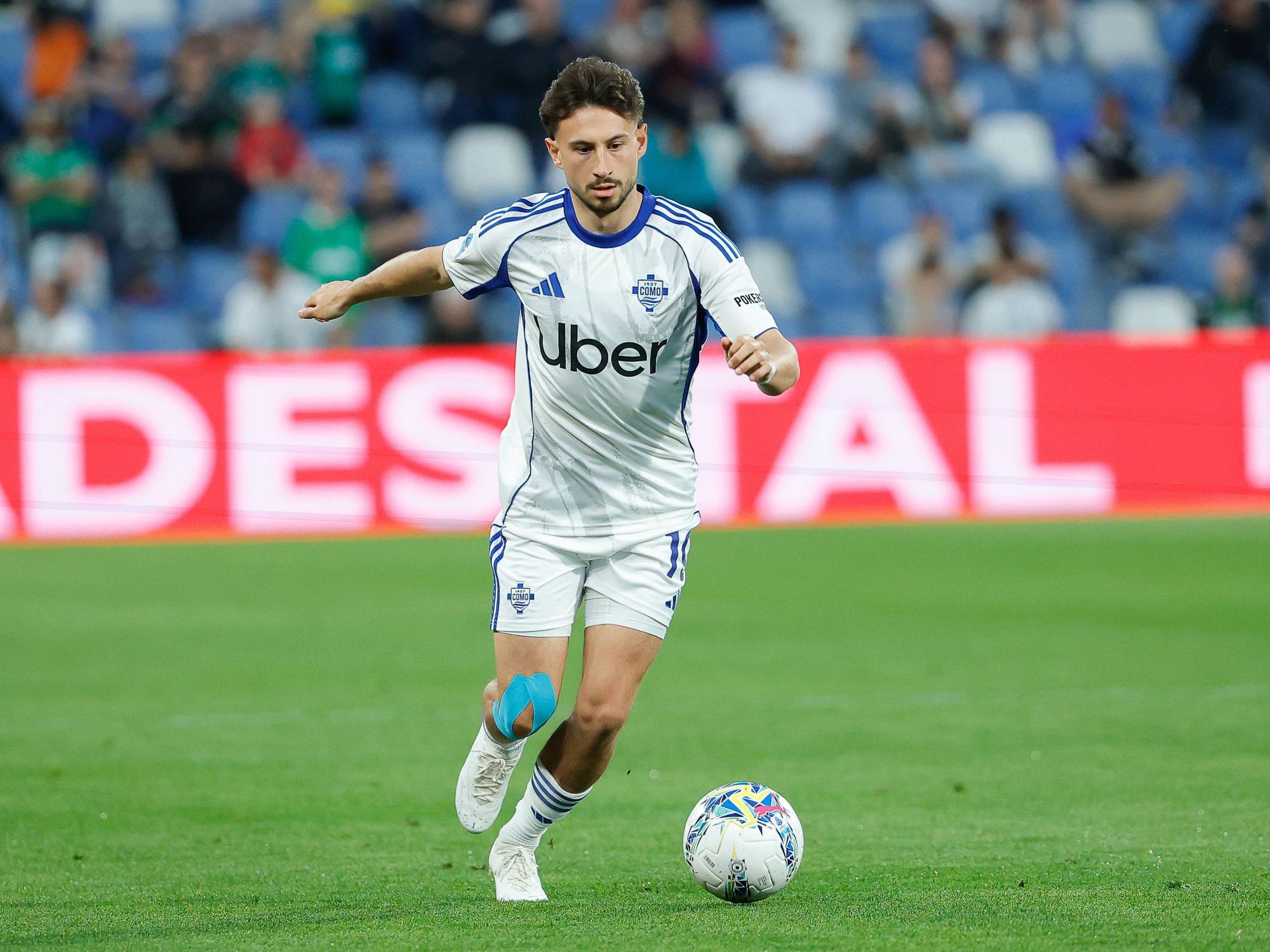 17th April 2026 Mapei Stadium, Reggio Emilia, Italy, Serie A Football, Sassuolo versus Como Nicolas Kuhn of Como 1907 runs with the ball EmanuelexPennacchio