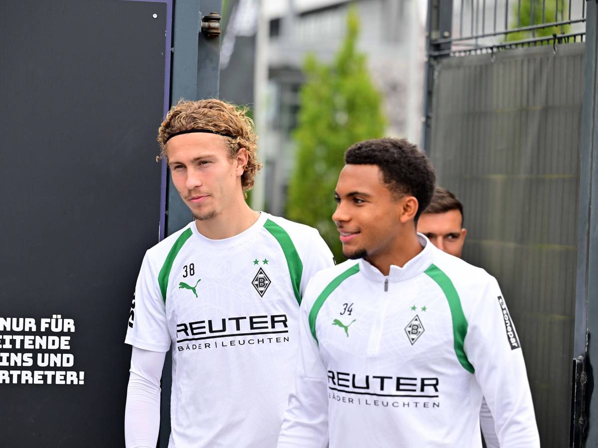 Hugo Bolin und Mathieu Nguefack von Borussia Mönchengladbach
