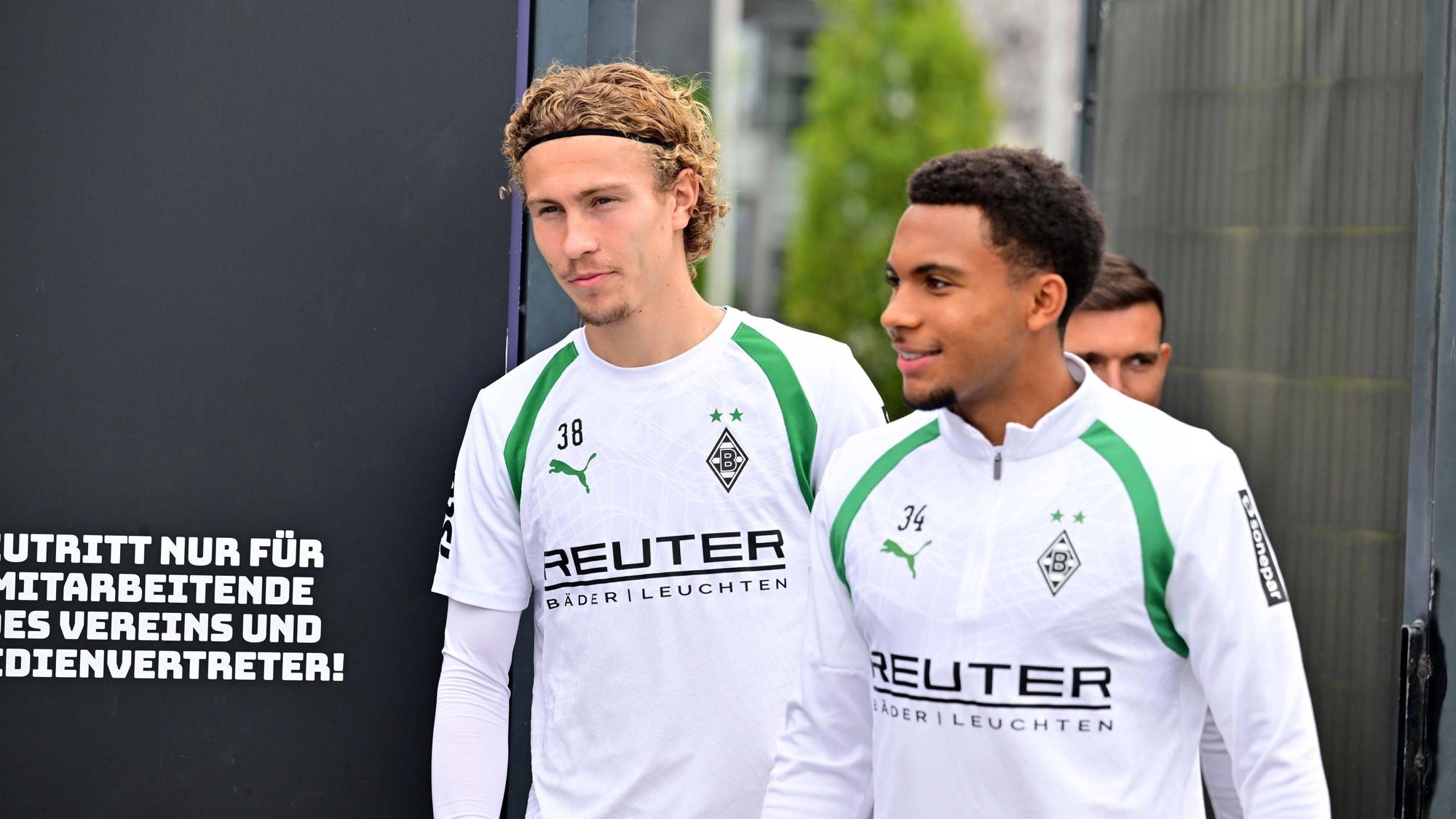 Hugo Bolin und Mathieu Nguefack von Borussia Mönchengladbach