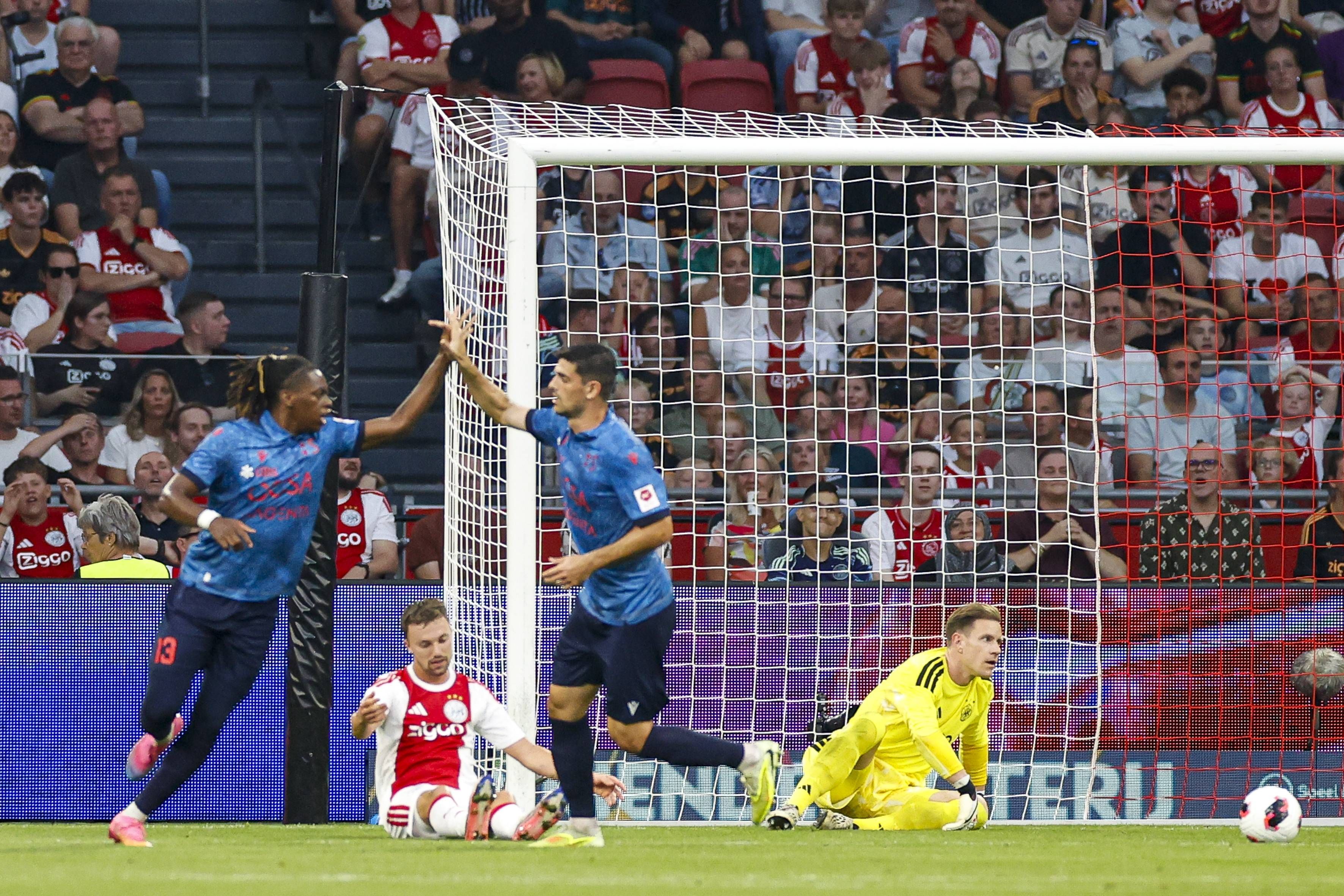 Winsley Boteli jubelt im Trikot des FC Sion.