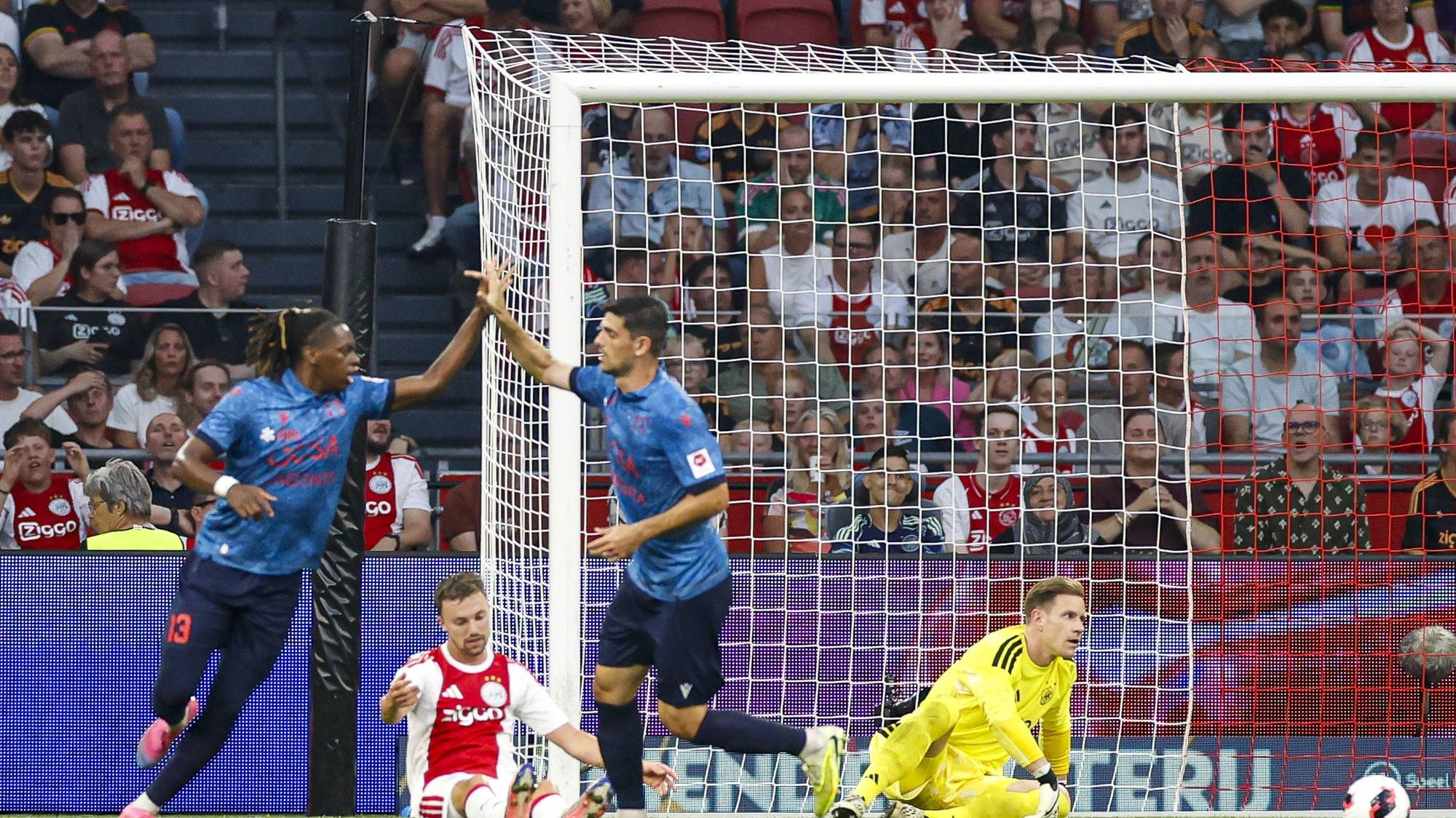 Winsley Boteli jubelt im Trikot des FC Sion.