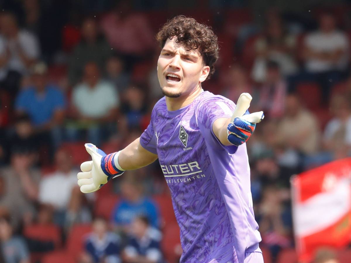 Torhüter Tiago Pereira Cardoso gestikuliert.