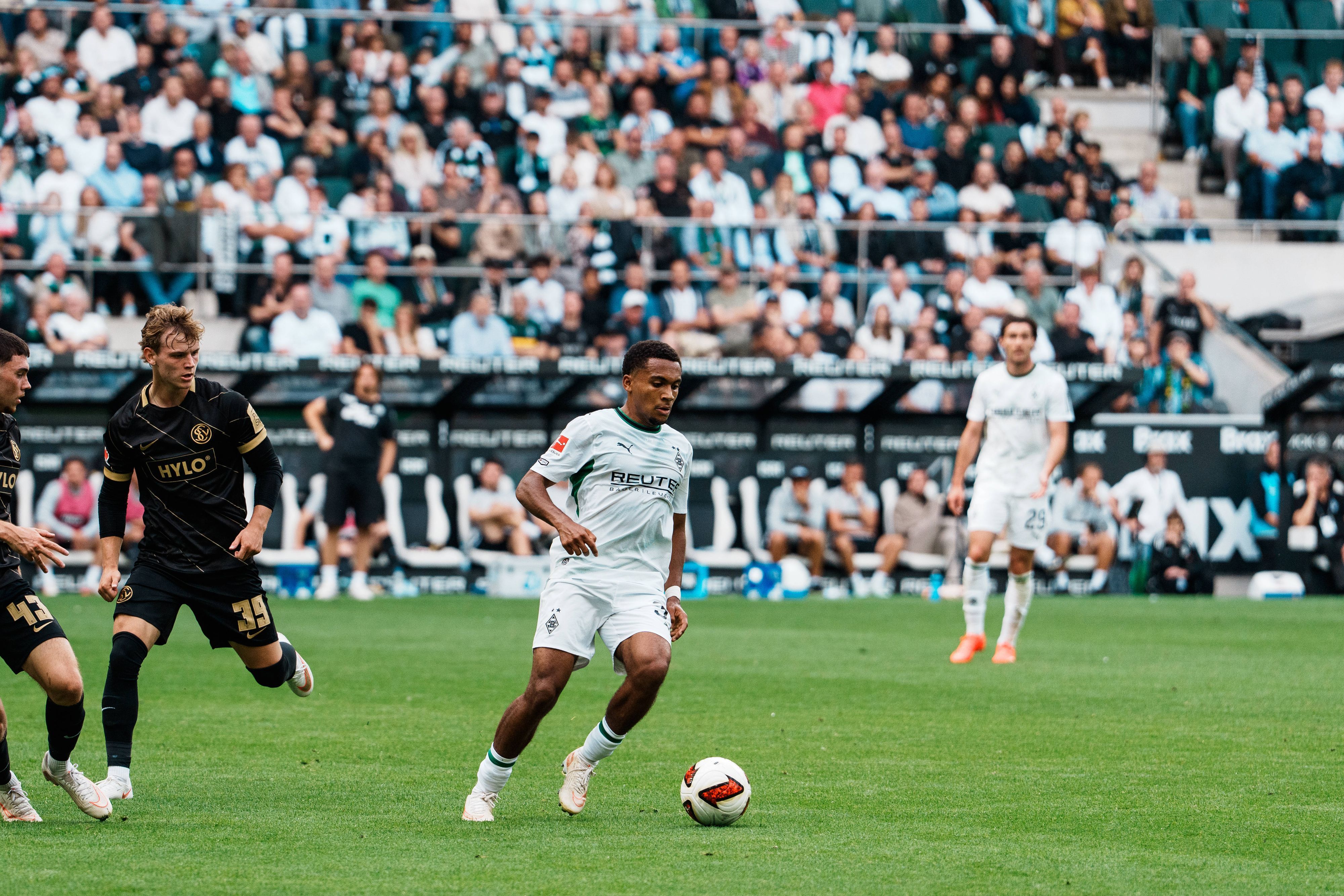 Mathieu Nguefack am Ball