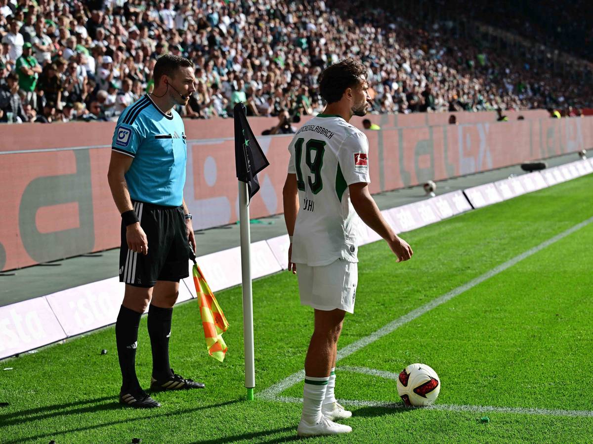 Nicolas Kühn vor einer Ecke.