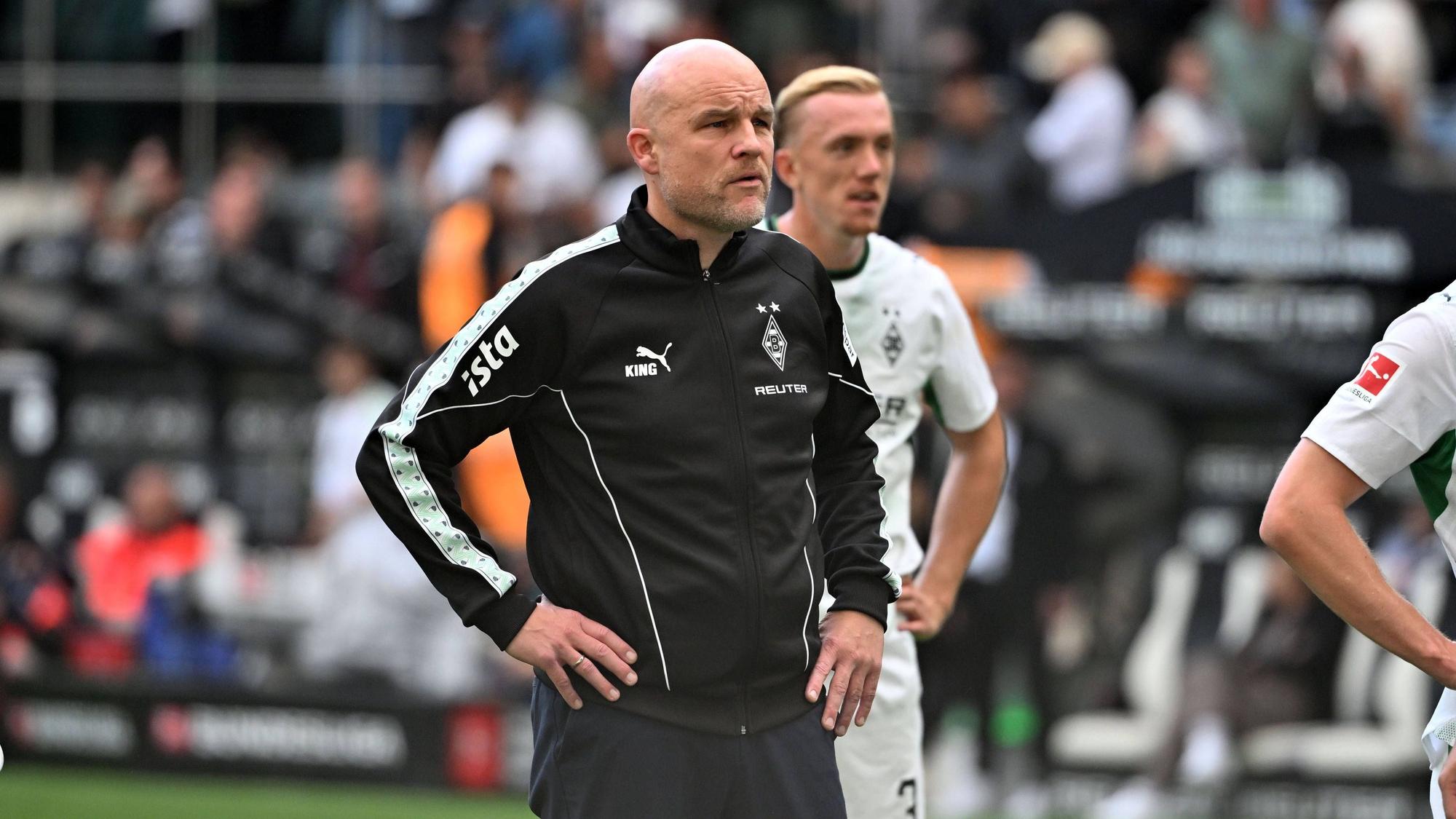 Rouven Schröder stellt sich den Gladbach-Fans.