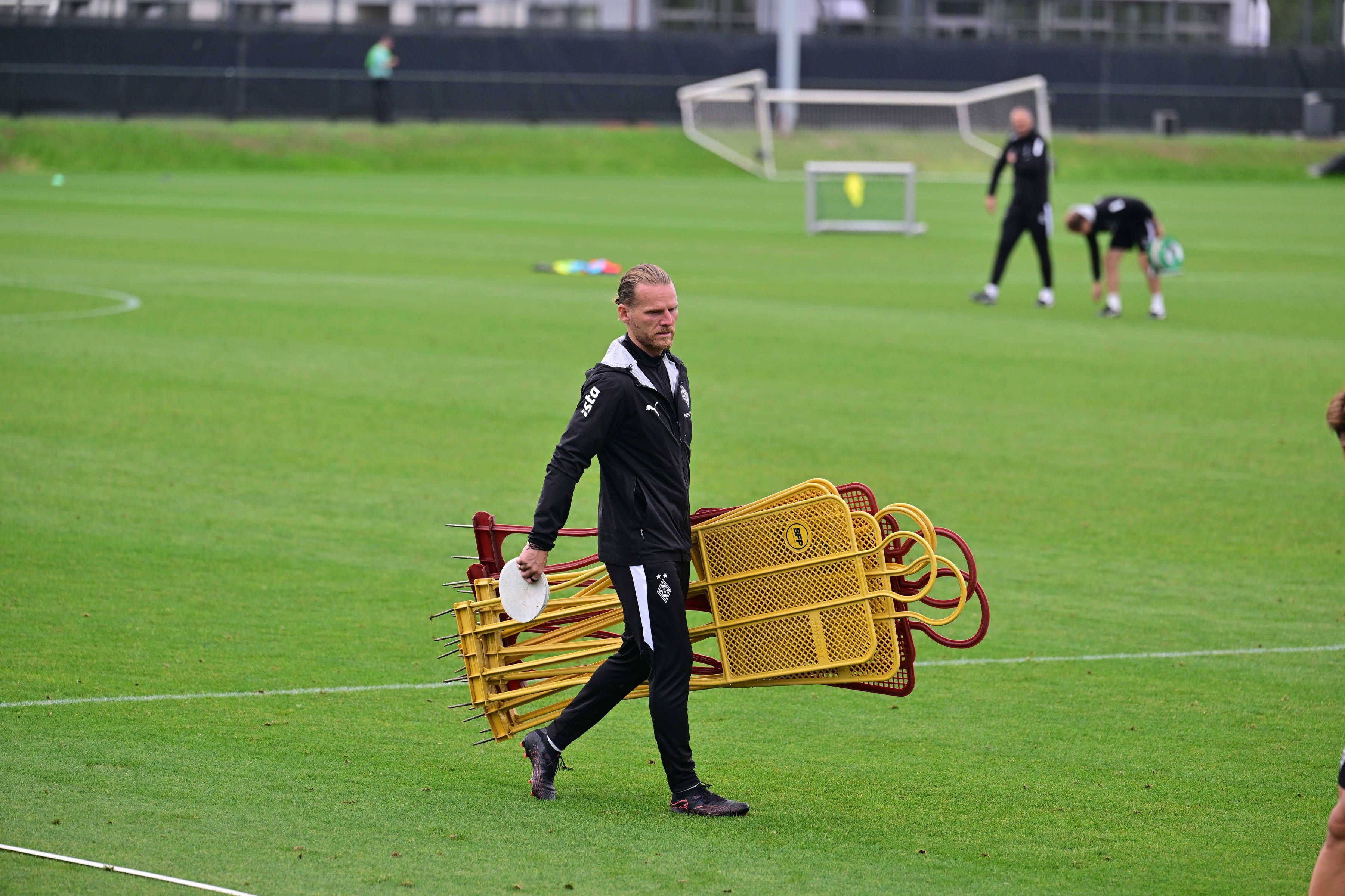 Eugen Polanski beim Gladbach-Training auf dem Platz.