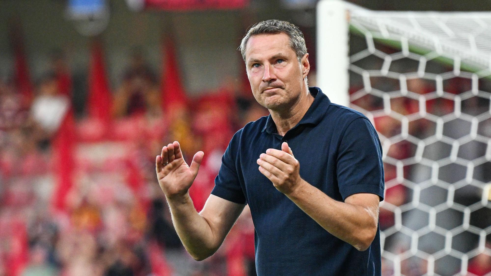 Trainer Brian Priske klatsche in die Hände.