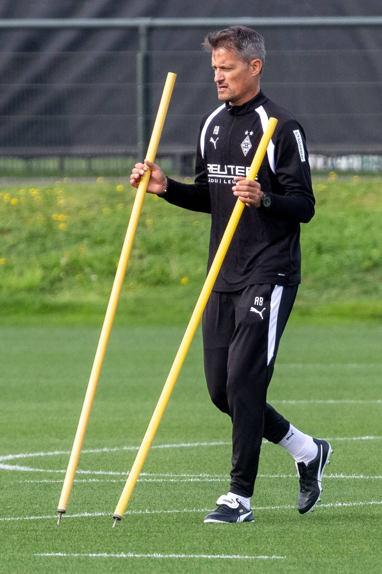 Gladbach-Trainer Alexander Blessin bei seinem ersten Training mit der Mannschaft