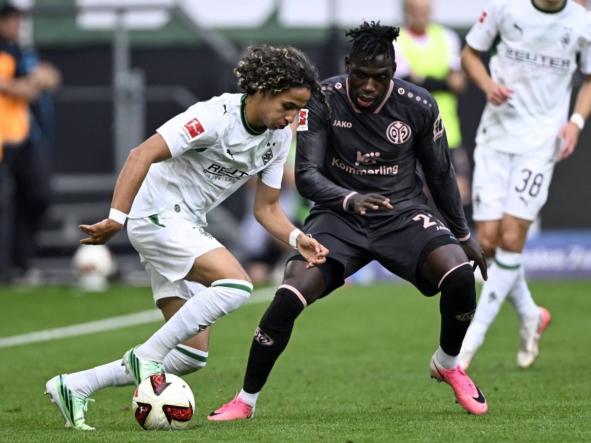 Wael Mohya und Danny da Costa mit Ball