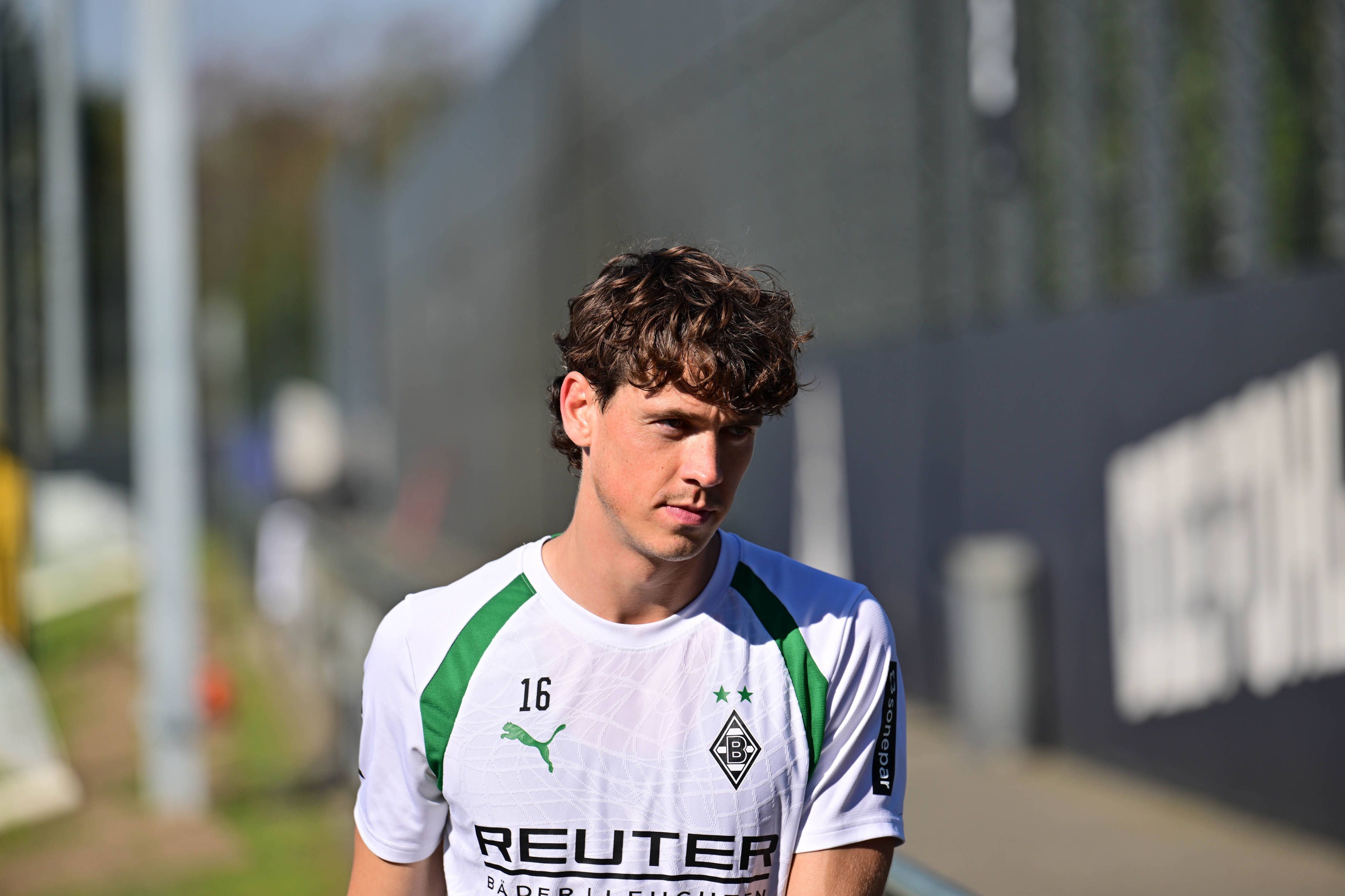 Philipp Sander im Trainingsshirt von Borussia Mönchengladbach.