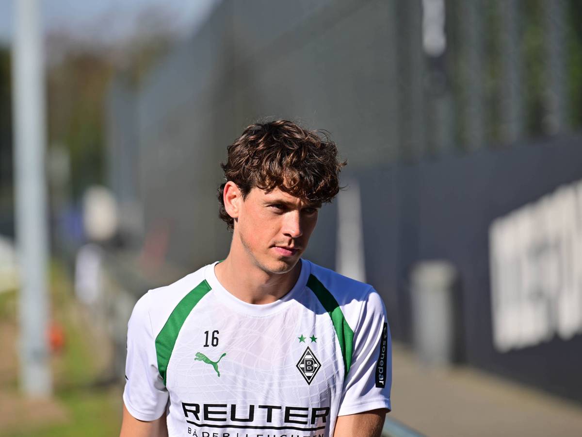 Philipp Sander im Trainingsshirt von Borussia Mönchengladbach.