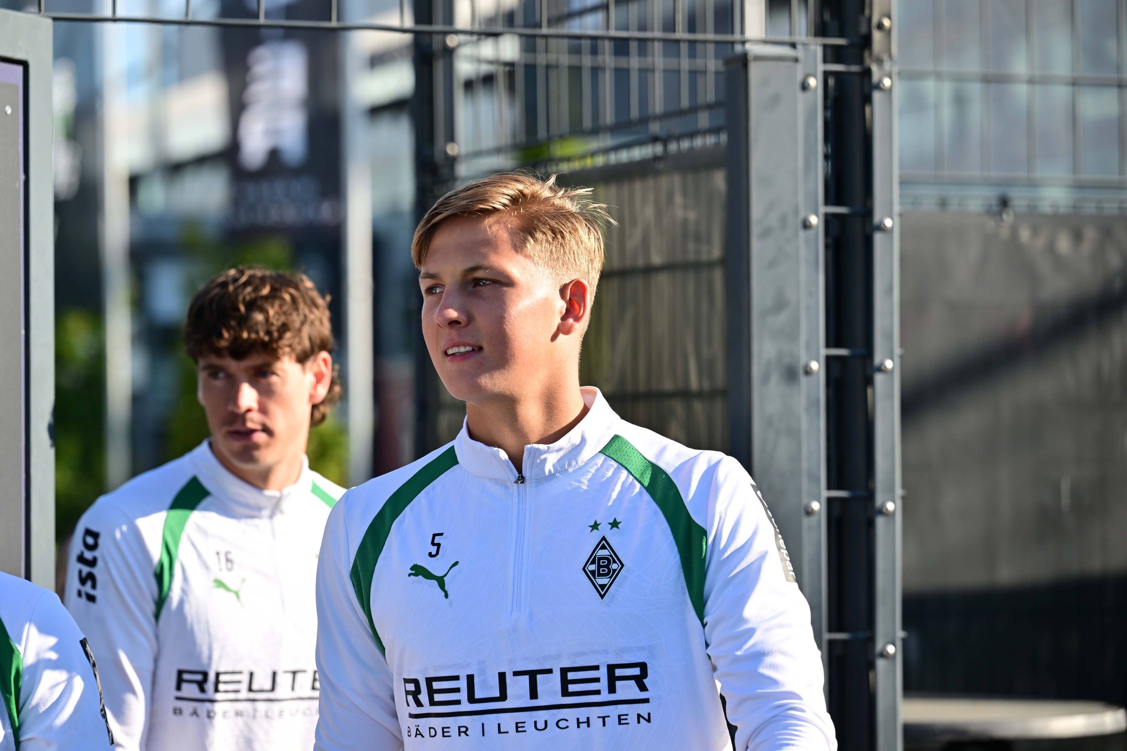 Jan Leszczynski von Borussia Mönchengladbach auf dem Weg zum Trainingsplatz