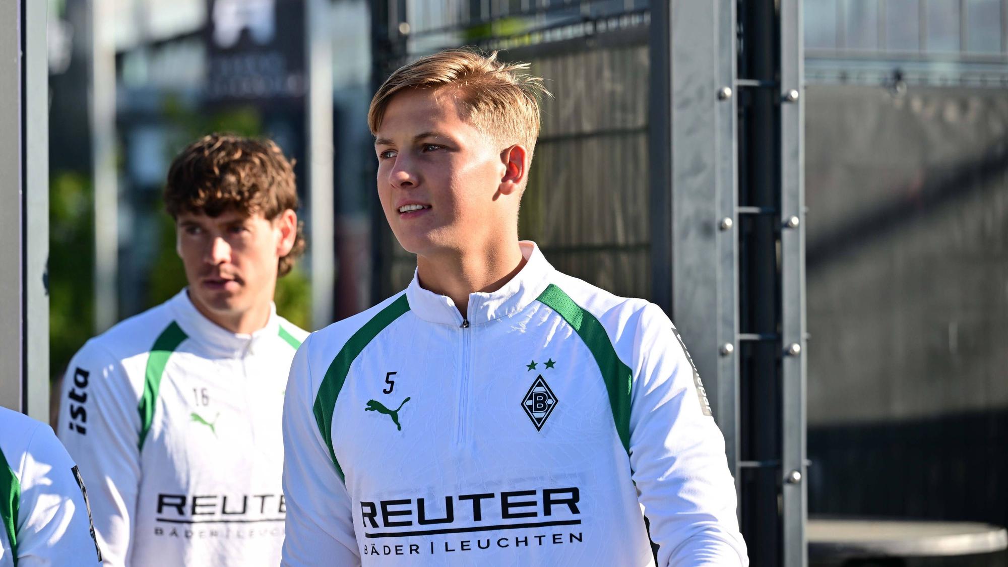 Jan Leszczynski von Borussia Mönchengladbach auf dem Weg zum Trainingsplatz