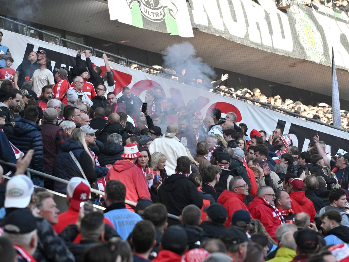 Beim Derby landeten einige Bengalos auf den Zuschauerrängen.
