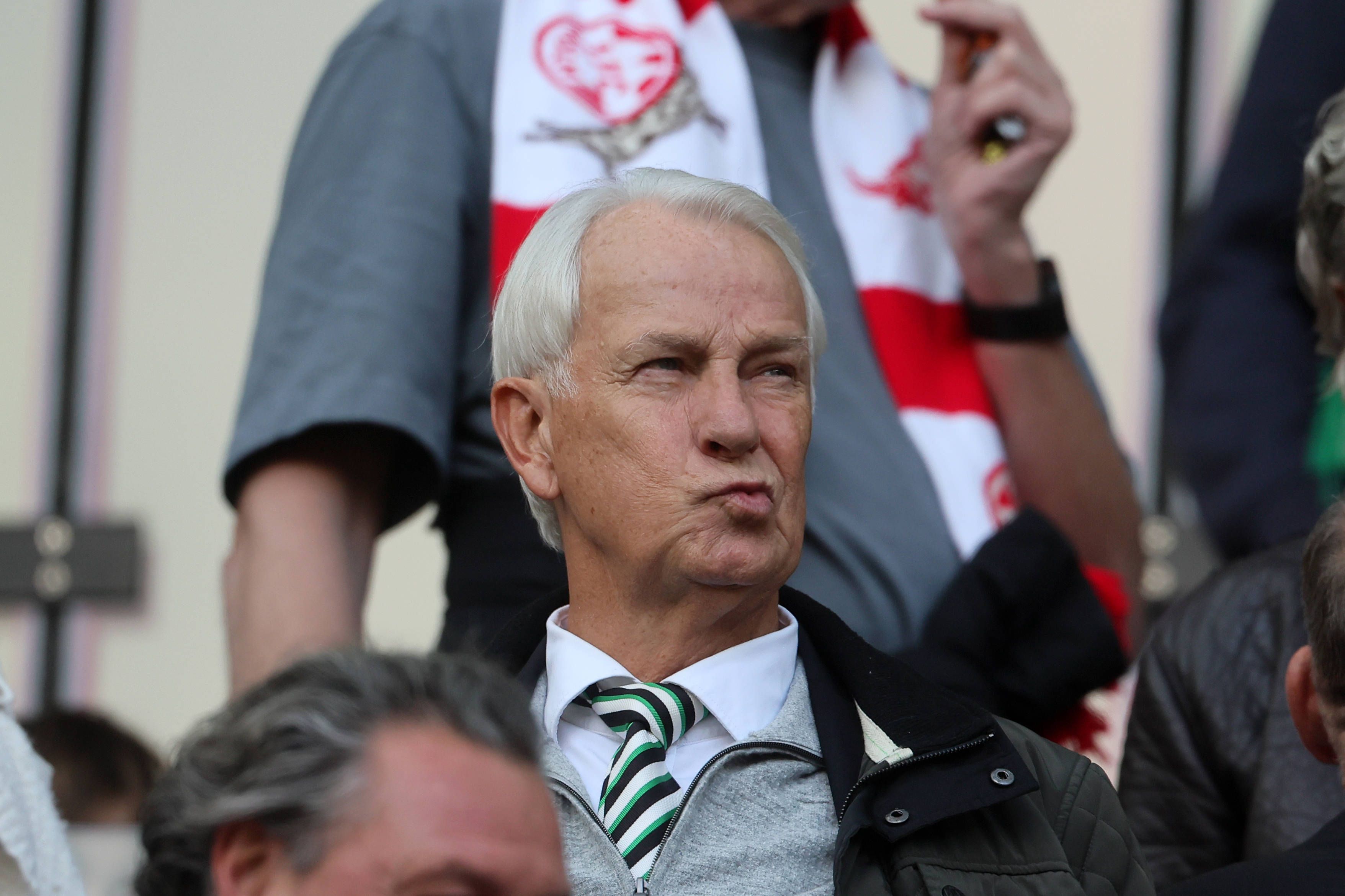 Rainer Bonhof als Zuschauer im Kölner Stadion.