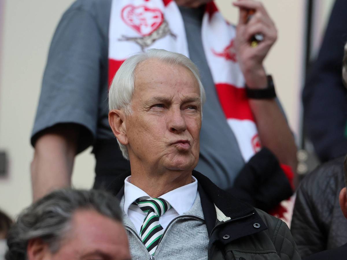 Rainer Bonhof als Zuschauer im Kölner Stadion.