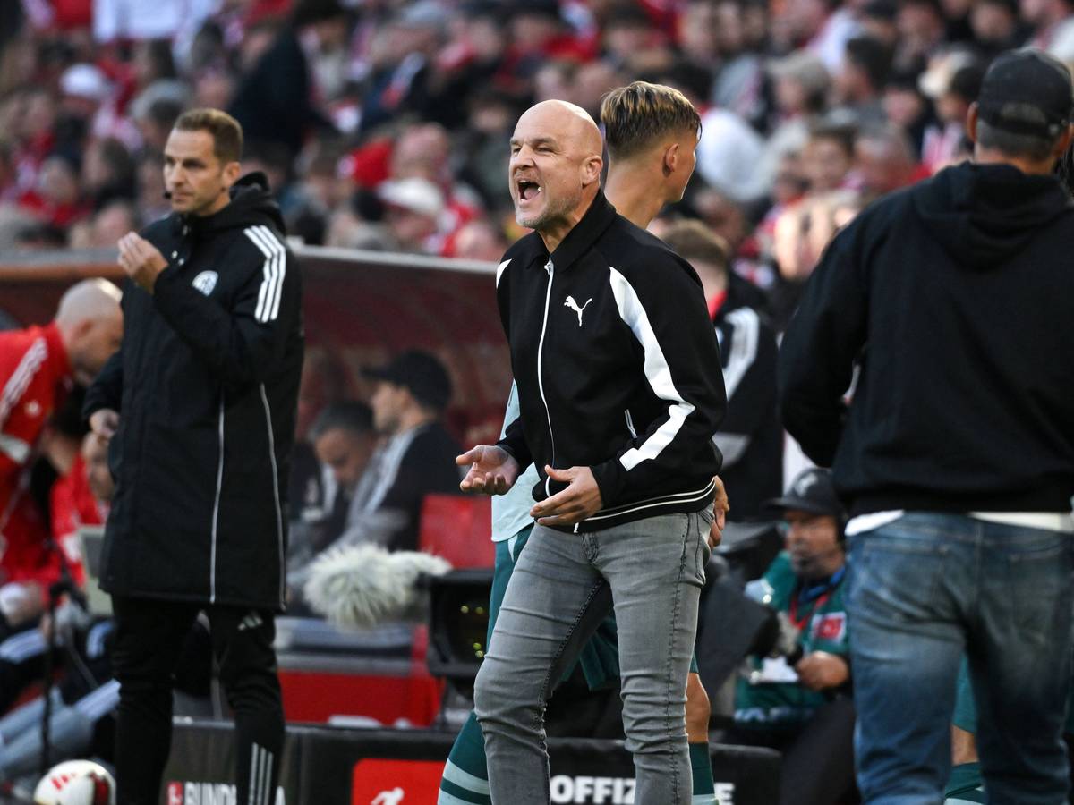 Beim Gladbach-Spiel brüllt Sport-Boss Rouven Schröder.