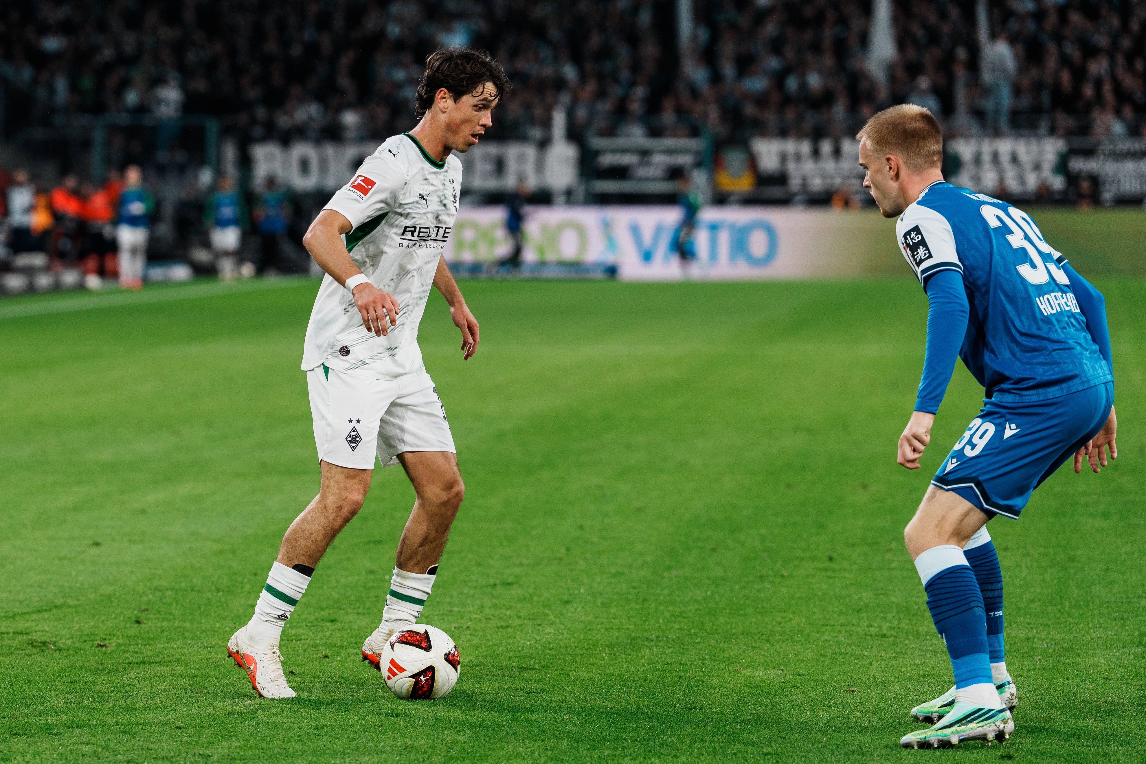 Philipp Sander am Ball im Spiel gegen Hoffenheim