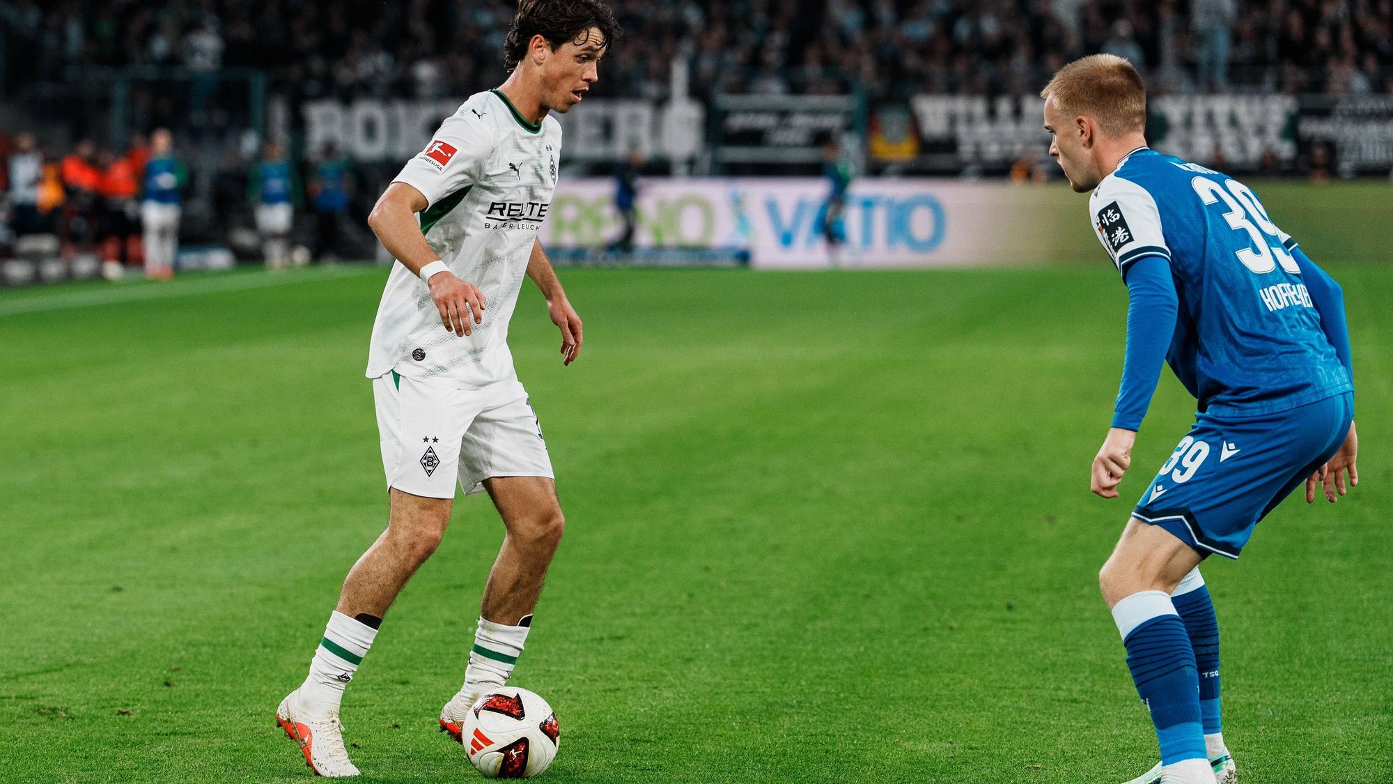 Philipp Sander am Ball im Spiel gegen Hoffenheim