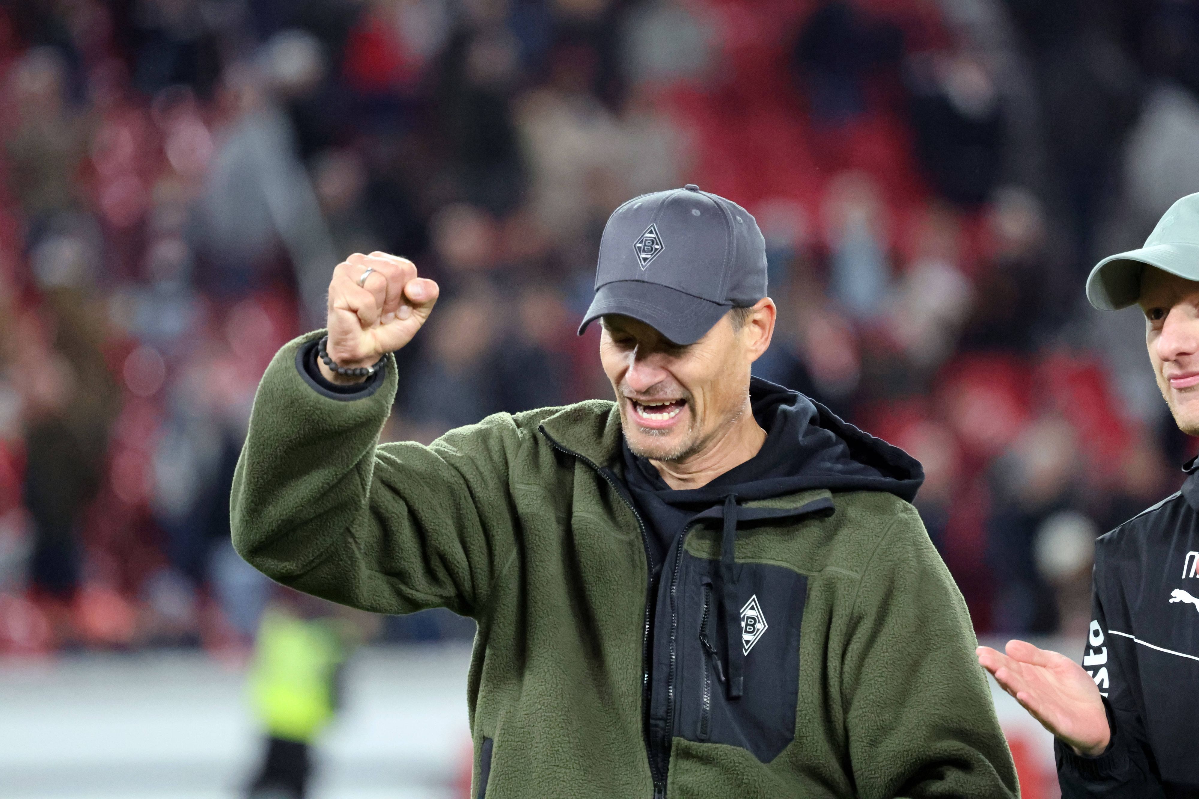 Jubel bei Gladbach-Trainer Alexander Blessin.