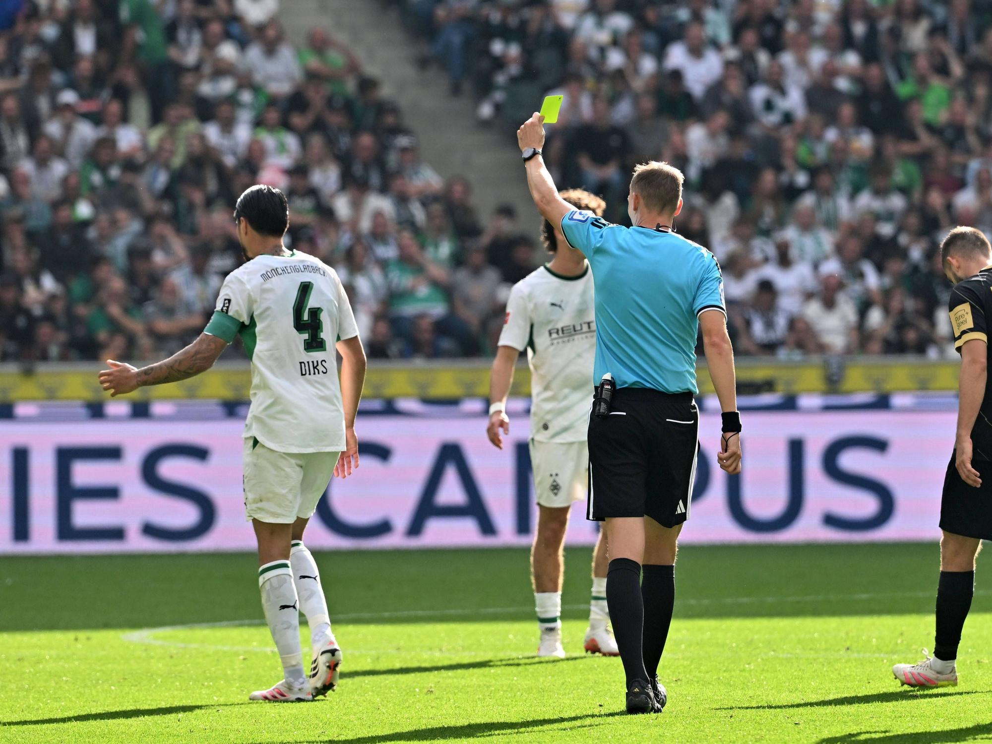 Kevin Diks sieht Gelb.